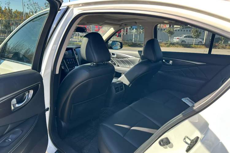 Used Infiniti Q50L 2018 2.0T Comfort Edition China VI Standard Interior 3