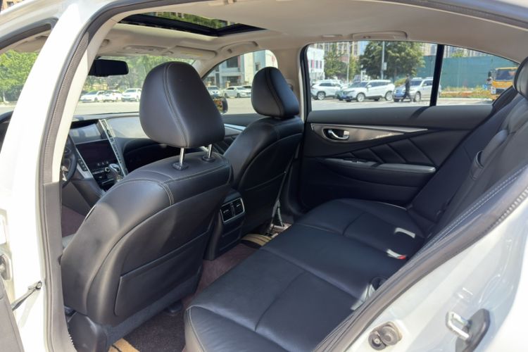 Used Infiniti Q50L 2018 2.0T Enjoyment Version China V Standard Interior 3