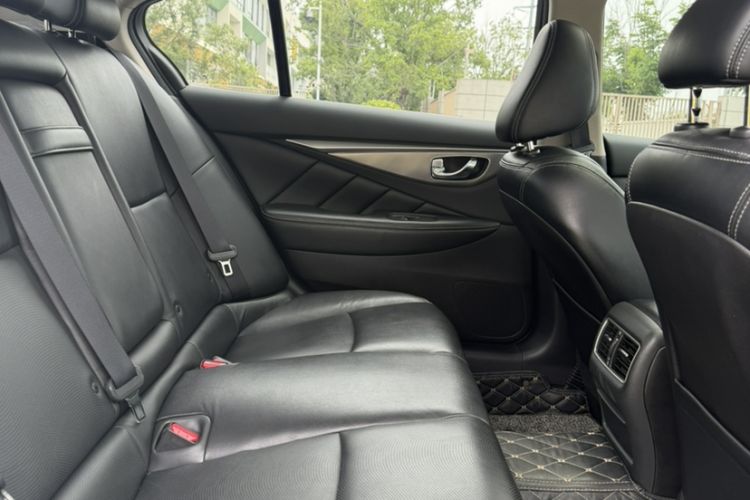 Used Infiniti Q50L 2018 2.0T Enjoyment Version China VI Standard Interior 3