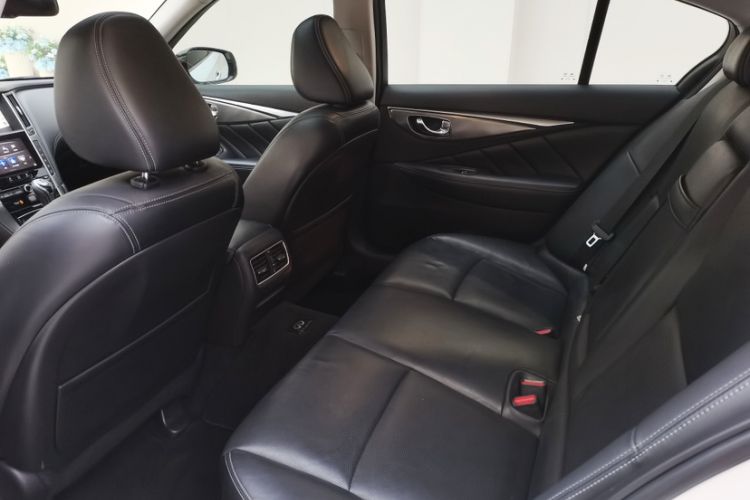 Used Infiniti Q50L 2018 2.0T Enjoyment Version China VI Standard Interior 3