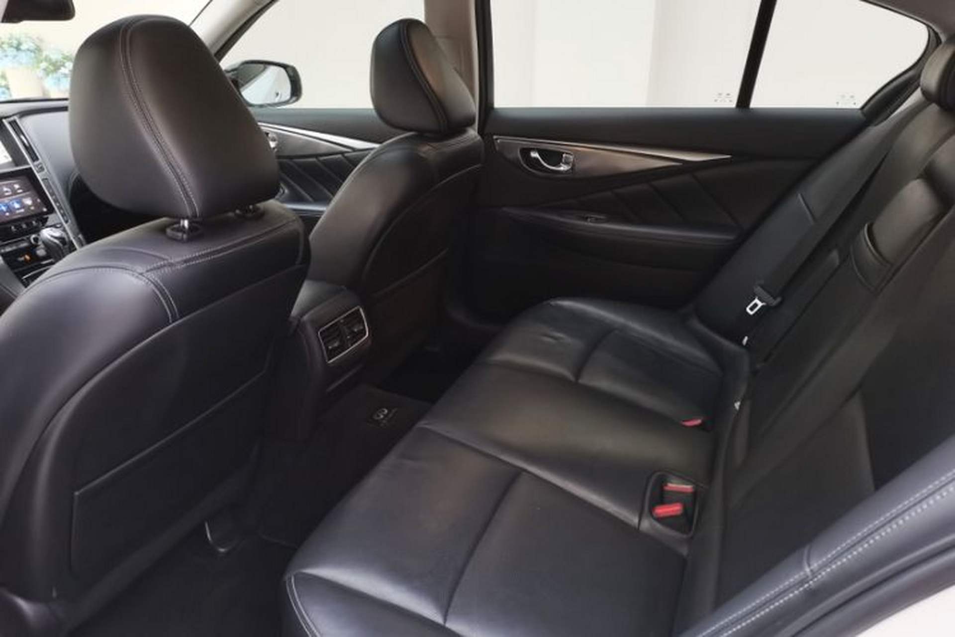 Used Infiniti Q50L 2018 2.0T Enjoyment Version China VI Standard Interior 3