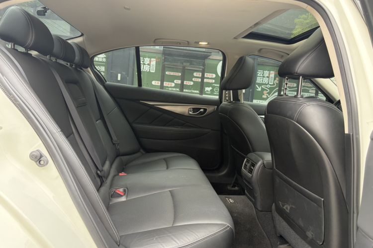 Used Infiniti Q50L 2018 2.0T Enjoyment Version China VI Standard Interior 4