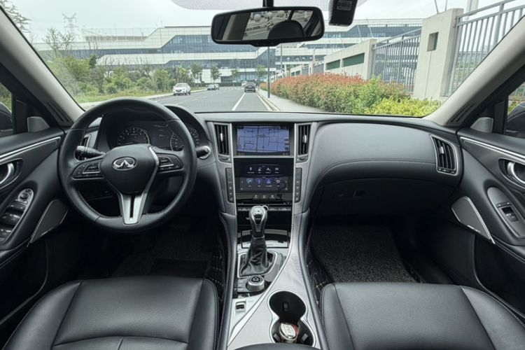 Used Infiniti Q50L 2018 2.0T Enjoyment Version China VI Standard Interior 4