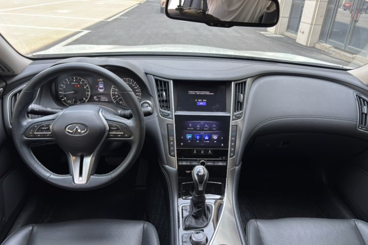 Used Infiniti Q50L 2018 2.0T Enjoyment Version China VI Standard Interior 4