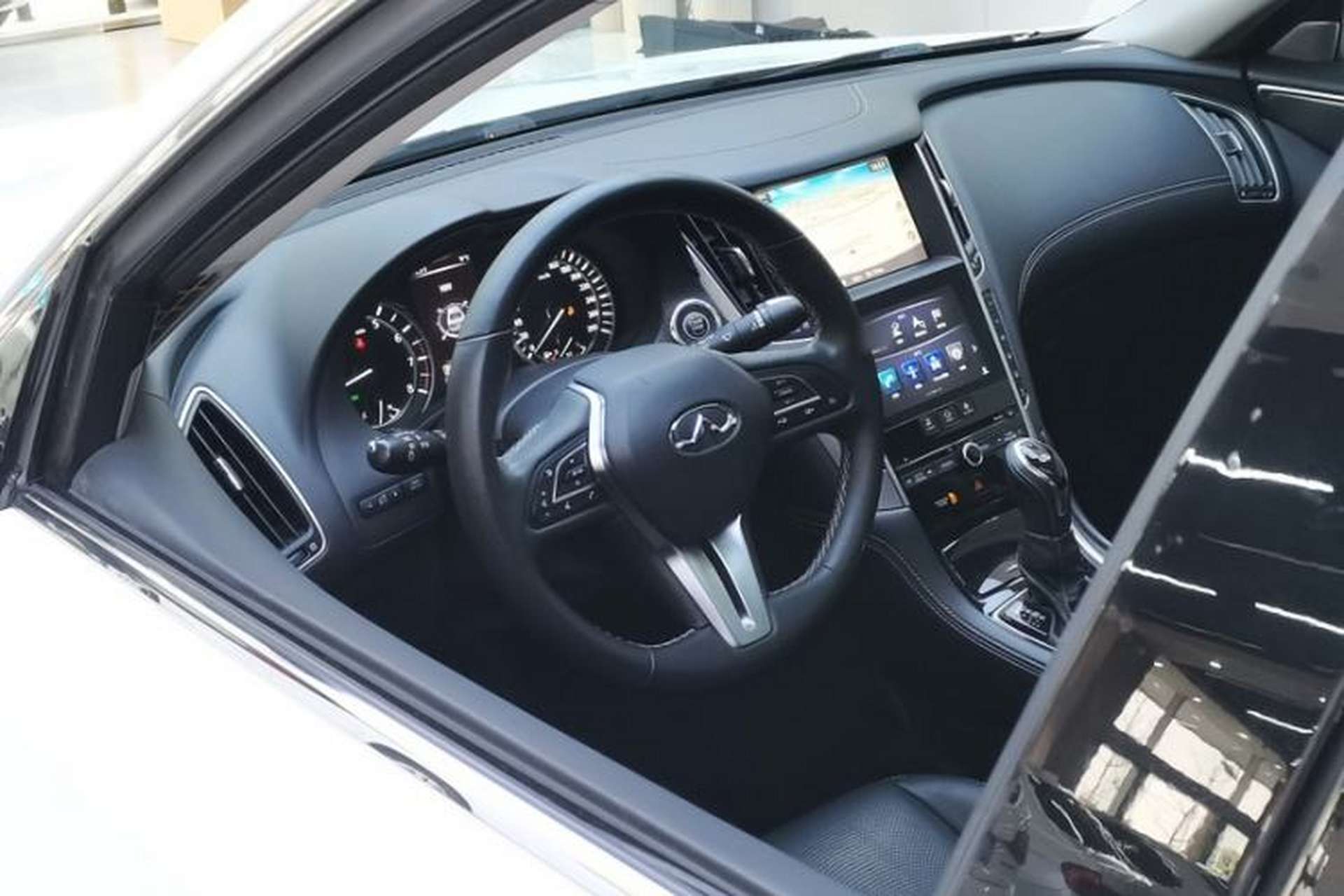Used Infiniti Q50L 2018 2.0T Enjoyment Version China VI Standard Interior 4