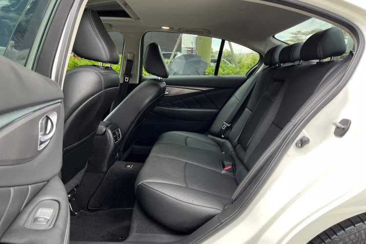 Used Infiniti Q50L 2018 2.0T Enjoyment Version China VI Standard Interior 5