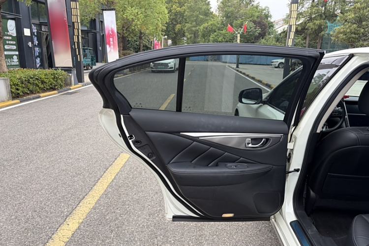 Used Infiniti Q50L 2018 2.0T Enjoyment Version China VI Standard Interior 5
