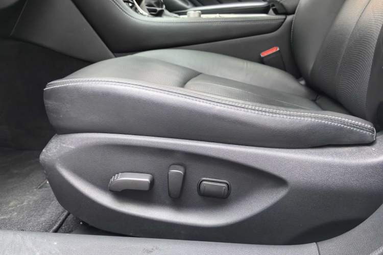 Used Infiniti Q50L 2018 2.0T Enjoyment Version China VI Standard Interior 5