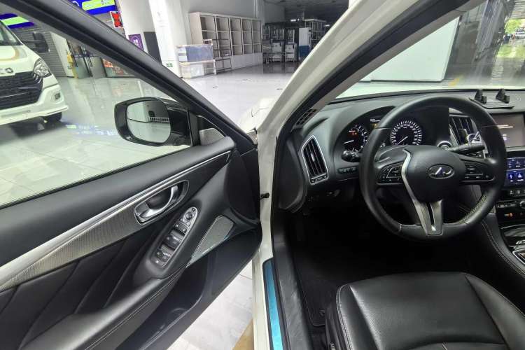 Used Infiniti Q50L 2018 2.0T Enjoyment Version China VI Standard Interior 6