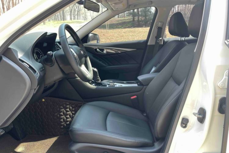 Used Infiniti Q50L 2018 2.0T Comfort Edition China VI Standard Interior 9