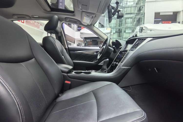 Used Infiniti Q50L 2018 2.0T Enjoyment Version China VI Standard Interior 9