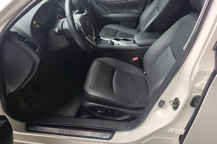 Used Infiniti Q50L 2018 2.0T Enjoyment Version China VI Standard Left Front Seat