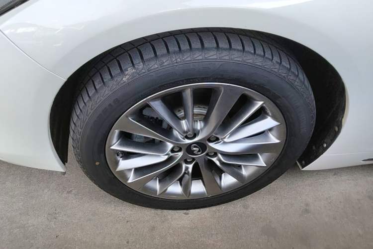 Used Infiniti Q50L 2018 2.0T Enjoyment Edition China V standard Left Front Wheel Hub