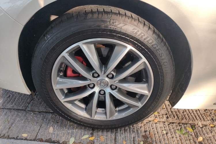 Used Infiniti Q50L 2018 2.0T Comfort Edition China VI Standard Left Front Wheel Hub
