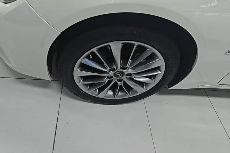 Used Infiniti Q50L 2018 2.0T Enjoyment Edition China V standard Left Front Wheel Hub
