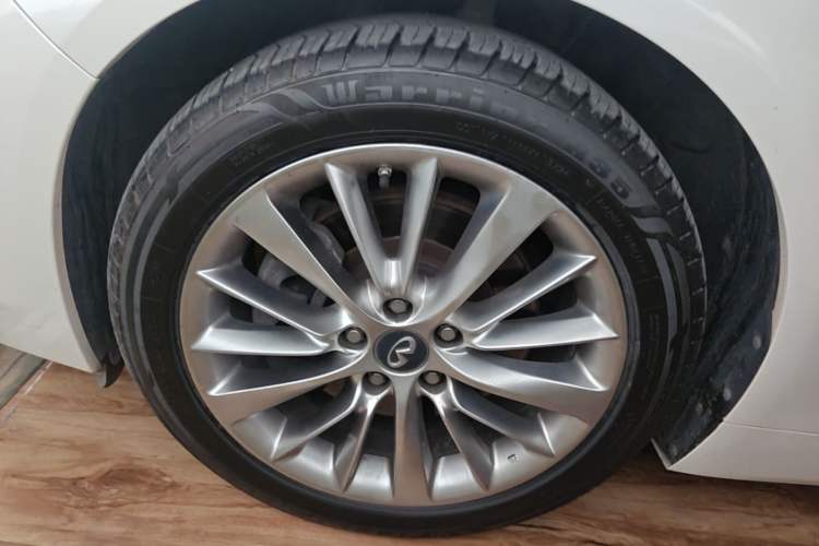 Used Infiniti Q50L 2018 2.0T Comfort Edition China VI Standard Left Front Wheel Hub