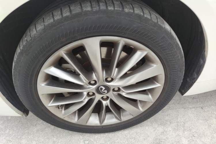 Used Infiniti Q50L 2018 2.0T Enjoyment Version China VI Standard Left Front Wheel Hub