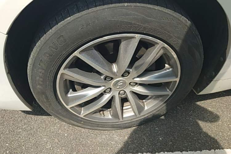 Used Infiniti Q50L 2018 2.0T Comfort Edition China VI Standard Left Front Wheel Hub
