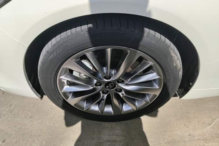 Used Infiniti Q50L 2018 2.0T Enjoyment Version China VI Standard Left Front Wheel Hub