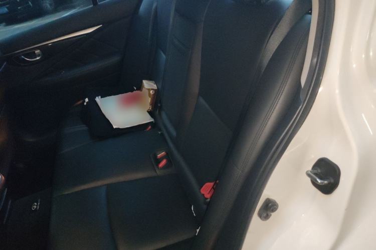 Used Infiniti Q50L 2018 2.0T Comfort Edition China V Standard Left Rear Seat