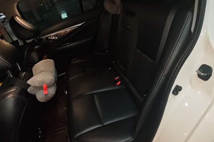 Used Infiniti Q50L 2018 2.0T Enjoyment Version China VI Standard Left Rear Seat