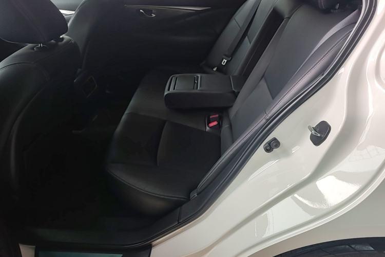 Used Infiniti Q50L 2018 2.0T Enjoyment Version China VI Standard Left Rear Seat