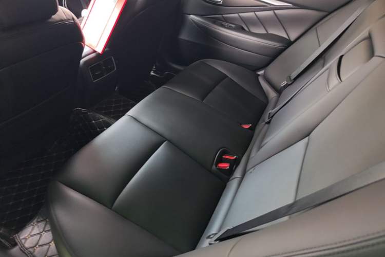 Used Infiniti Q50L 2018 2.0T Comfort Edition China VI Standard Left Rear Seat