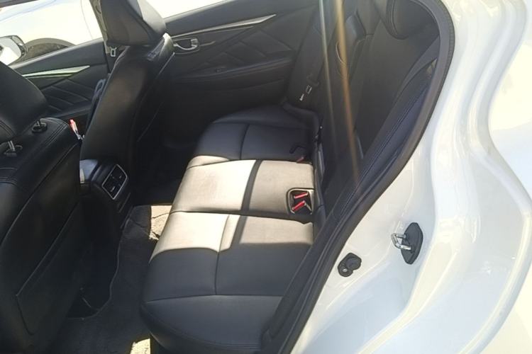 Used Infiniti Q50L 2018 2.0T Comfort Edition China V Standard Left Rear Seat