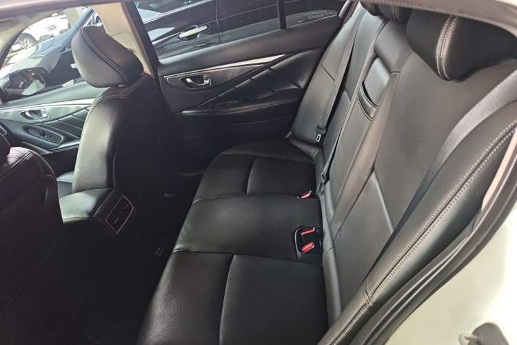 Used Infiniti Q50L 2018 2.0T Enjoyment Version China VI Standard Left Rear Seat