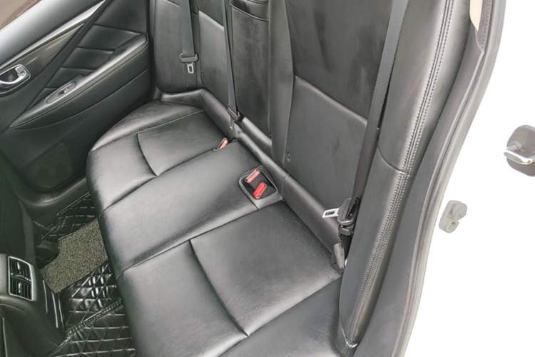 Used Infiniti Q50L 2018 2.0T Comfort Edition China V Standard Left Rear Seat