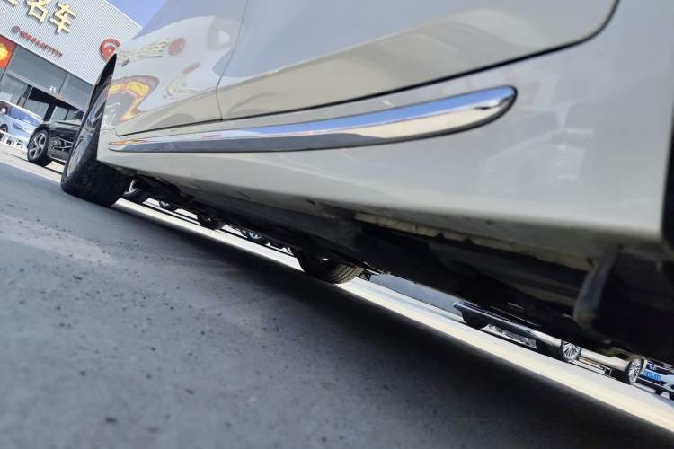 Used Infiniti Q50L 2018 2.0T Enjoyment Version China VI Standard Left Side Sill