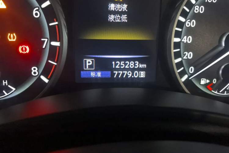 Used Infiniti Q50L 2018 2.0T Comfort Edition China VI Standard Odometer Close Up