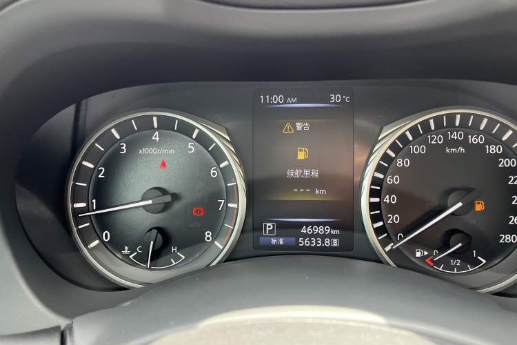 Used Infiniti Q50L 2018 2.0T Enjoyment Version China VI Standard Odometer Close Up