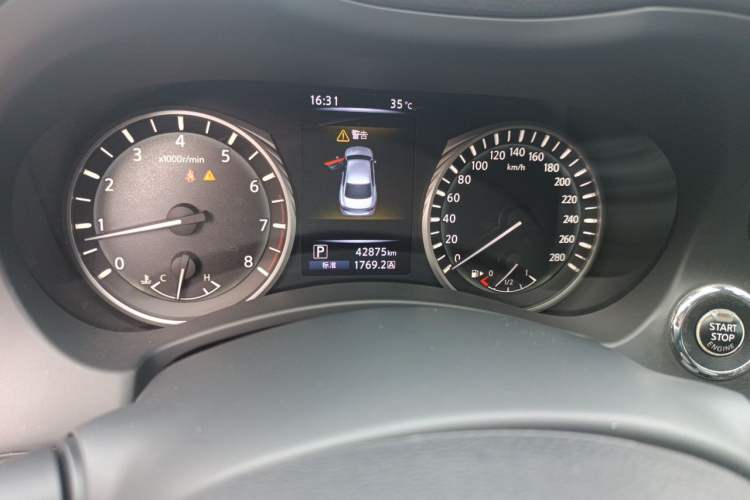 Used Infiniti Q50L 2018 2.0T Comfort Edition China VI Standard Odometer Close Up