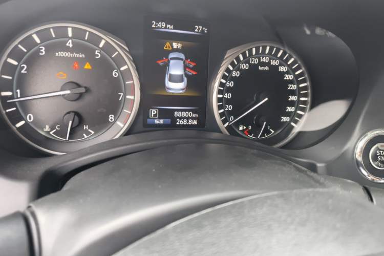 Used Infiniti Q50L 2018 2.0T Enjoyment Version China VI Standard Odometer Close Up