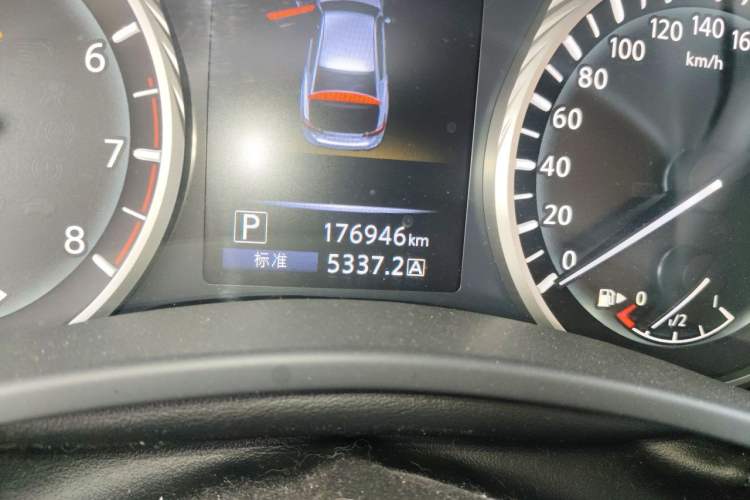 Used Infiniti Q50L 2018 2.0T Enjoyment Version China VI Standard Odometer Close Up