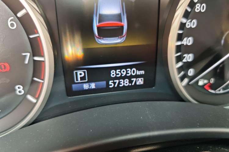 Used Infiniti Q50L 2018 2.0T Enjoyment Version China V Standard Odometer Close Up