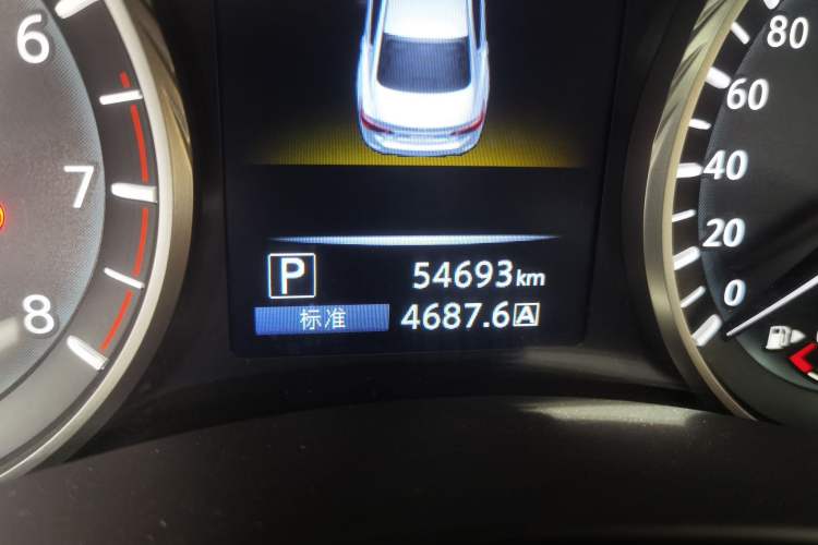 Used Infiniti Q50L 2018 2.0T Enjoyment Version China VI Standard Odometer Close Up