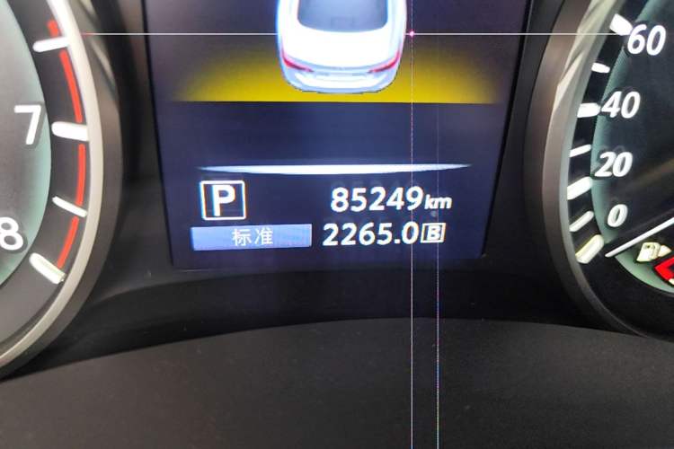 Used Infiniti Q50L 2018 2.0T Comfort Edition China VI Standard Odometer Close Up