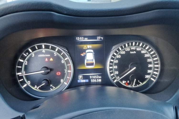 Used Infiniti Q50L 2018 2.0T Comfort Edition China VI Standard Odometer Close Up