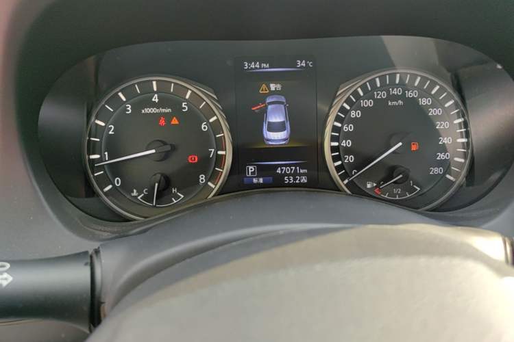 Used Infiniti Q50L 2018 2.0T Enjoyment Edition China V standard Odometer Close Up