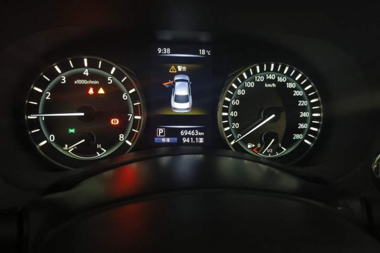 Used Infiniti Q50L 2018 2.0T Comfort Edition China VI Standard Odometer Close Up