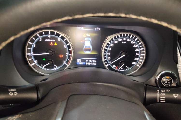Used Infiniti Q50L 2018 2.0T Enjoyment Version China VI Standard Odometer Close Up