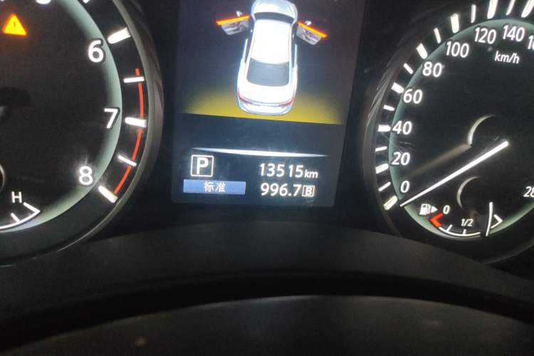 Used Infiniti Q50L 2018 2.0T Comfort Edition China VI Standard Odometer Close Up