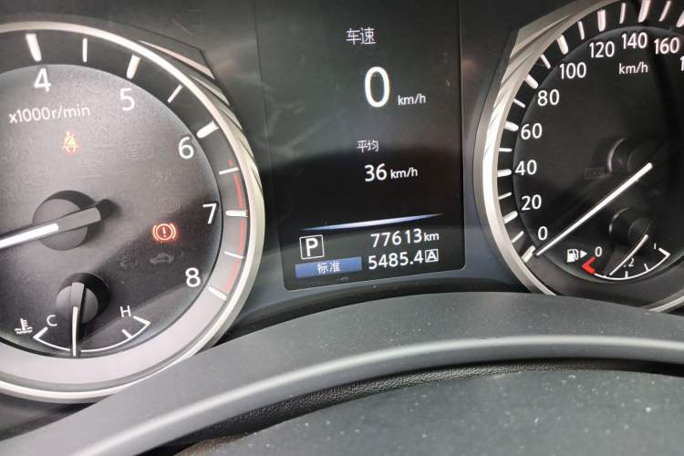 Used Infiniti Q50L 2018 2.0T Enjoyment Version China VI Standard Odometer Close Up