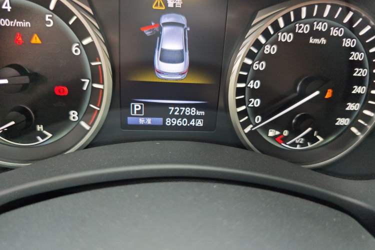 Used Infiniti Q50L 2018 2.0T Comfort Edition China VI Standard Odometer Close Up