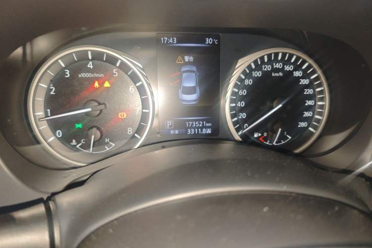 Used Infiniti Q50L 2018 2.0T Enjoyment Edition China V standard Odometer Close Up