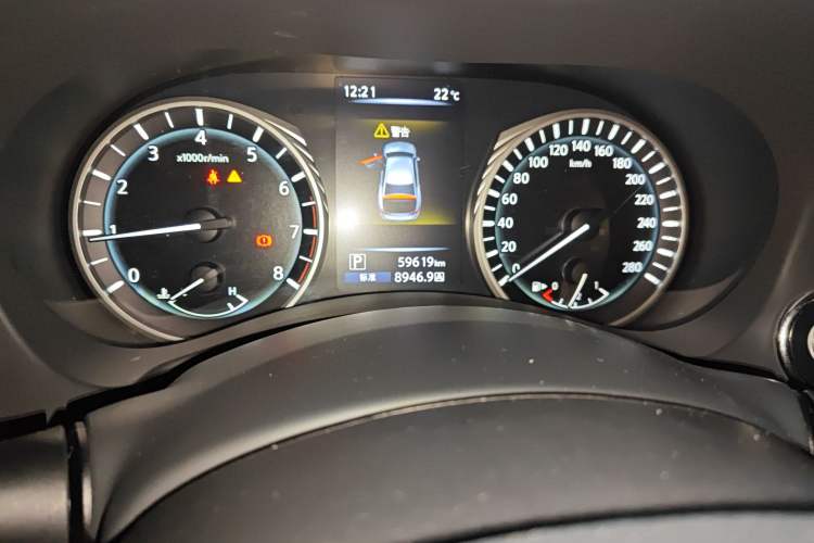Used Infiniti Q50L 2018 2.0T Comfort Edition China VI Standard Odometer Close Up