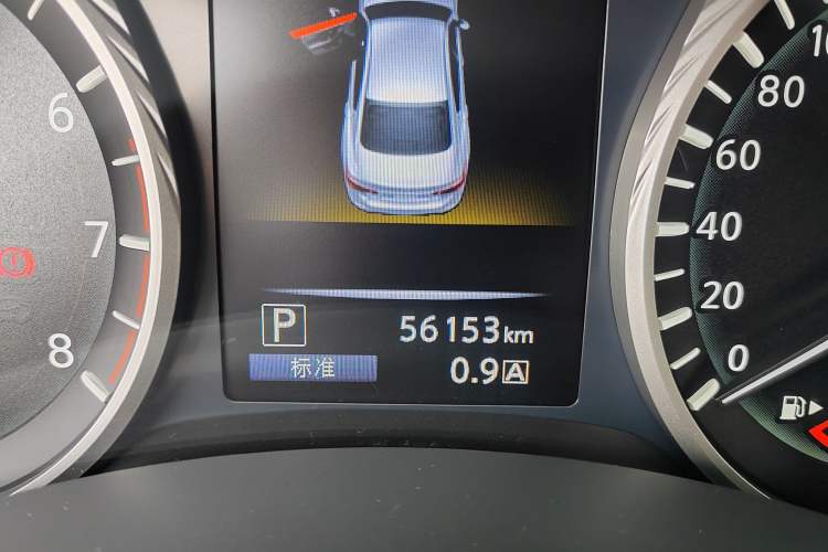 Used Infiniti Q50L 2018 2.0T Enjoyment Version China VI Standard Odometer Close Up