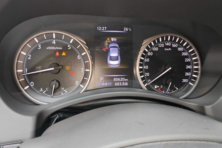 Used Infiniti Q50L 2018 2.0T Enjoyment Version China V Standard Odometer Close Up